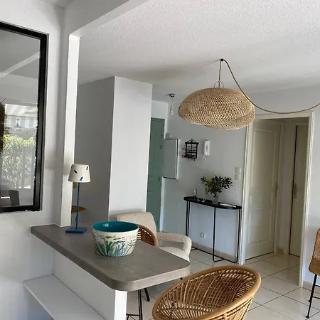 Apartment Bikini, An Near The Square